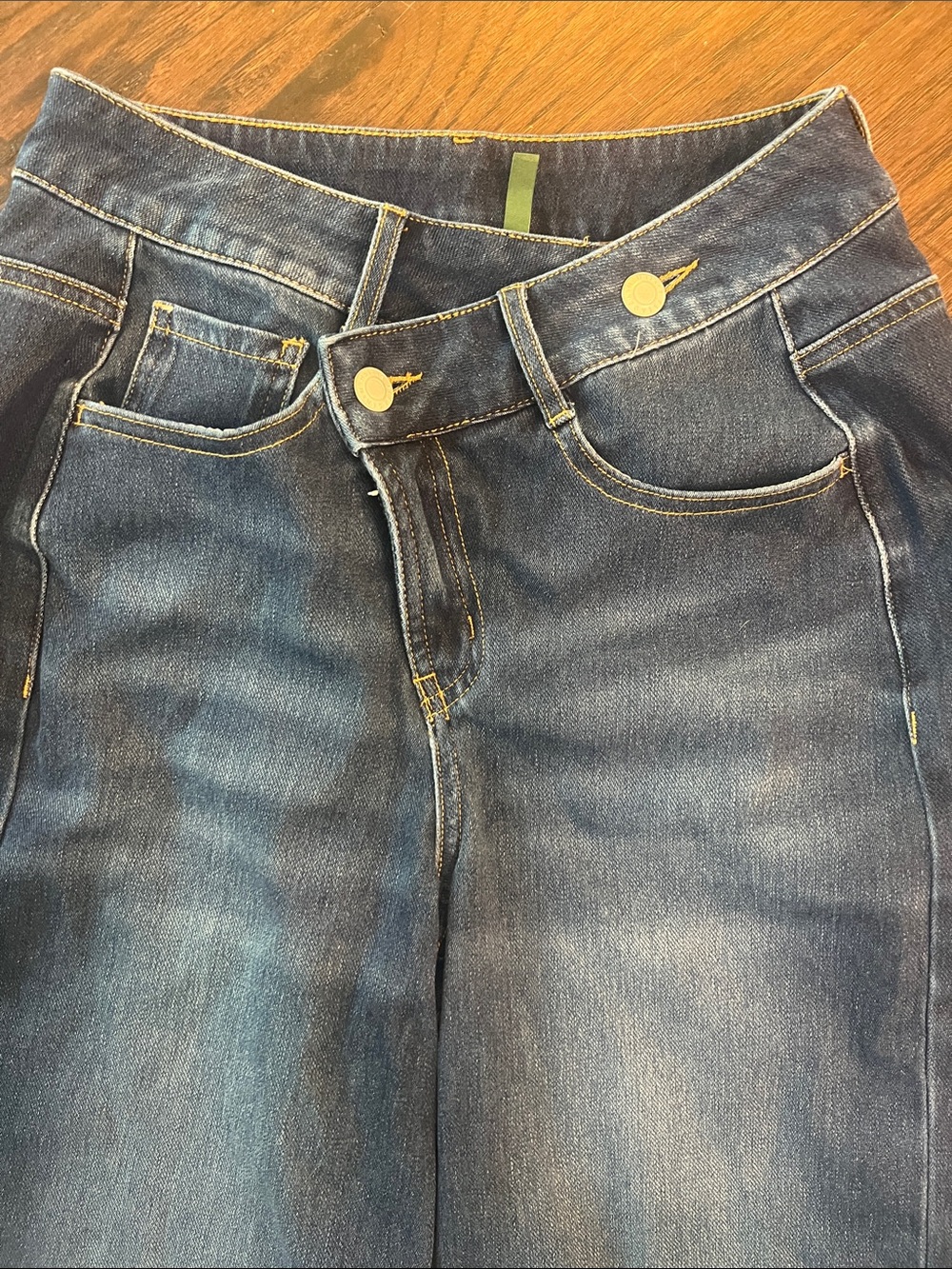 HALARA Flex Asymmetric Zippered Wide-Leg Jeans XS Like new! - Picture 4 of 6